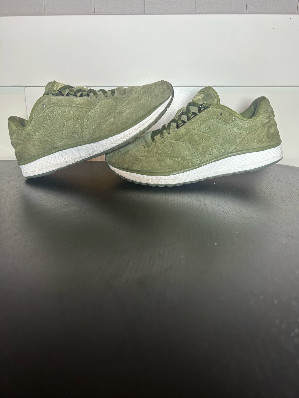 Saucony Freedom Runner 'Suede' in olive green (Size M’s 4.5, W’s 6.5 and EU 37)